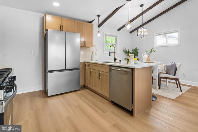 8601 GREENS LN, Baltimore, MD 21244