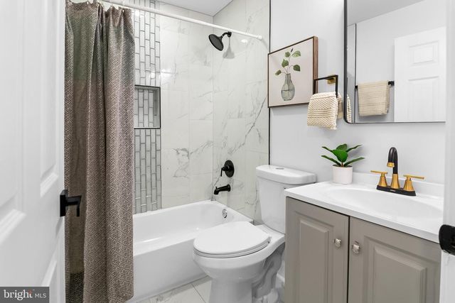 8601 GREENS LN, Baltimore, MD 21244