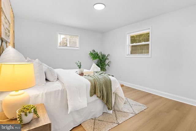 8601 GREENS LN, Baltimore, MD 21244