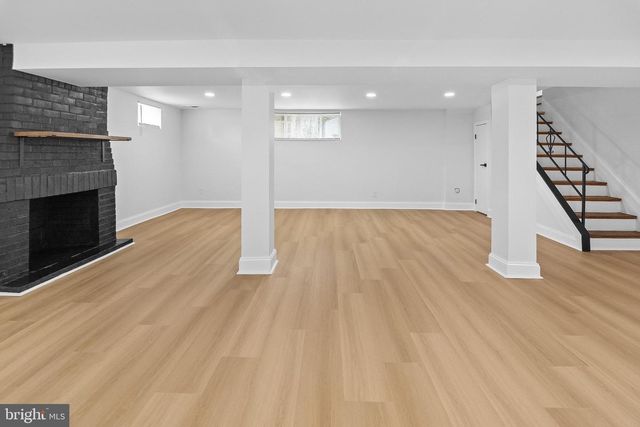 8601 GREENS LN, Baltimore, MD 21244