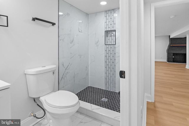 8601 GREENS LN, Baltimore, MD 21244