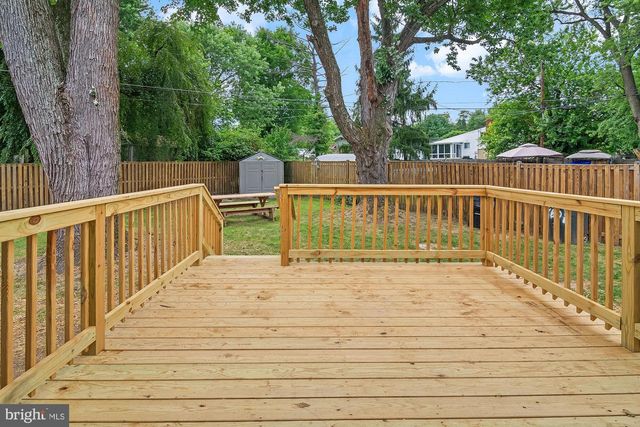 8601 GREENS LN, Baltimore, MD 21244