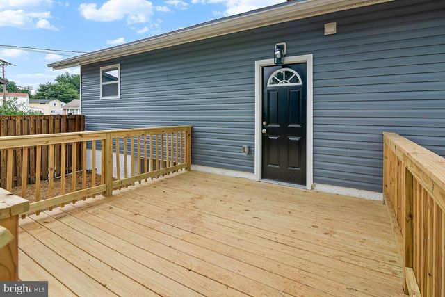 8601 GREENS LN, Baltimore, MD 21244
