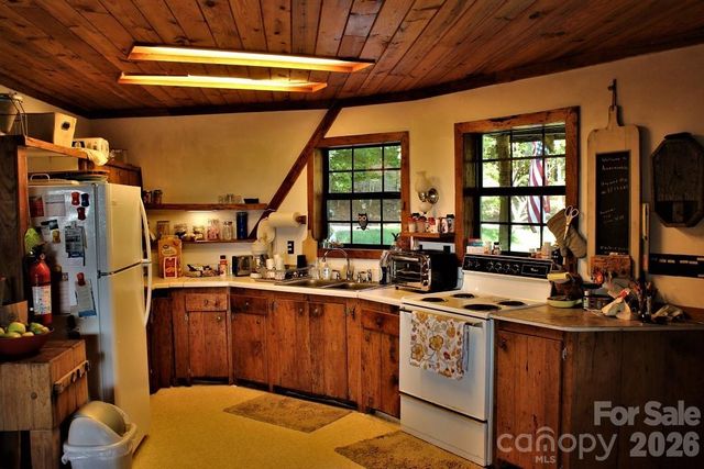 745 Broom Road, Tuckasegee, NC 28783