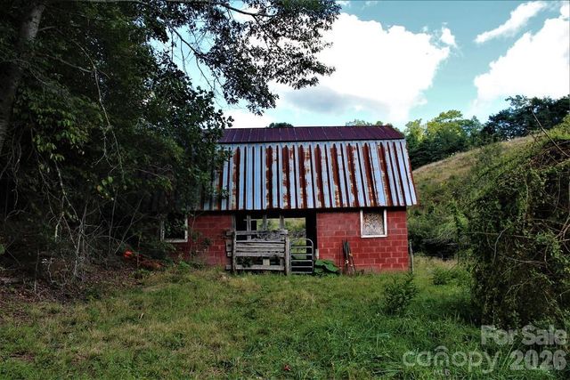 745 Broom Road, Tuckasegee, NC 28783