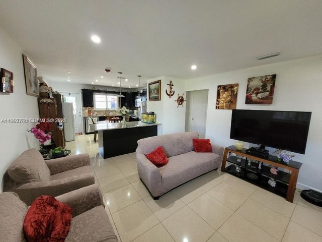 411 S Crescent Dr 105, Hollywood, FL 33021