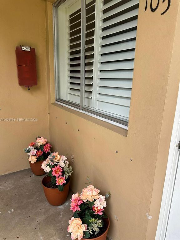 411 S Crescent Dr 105, Hollywood, FL 33021