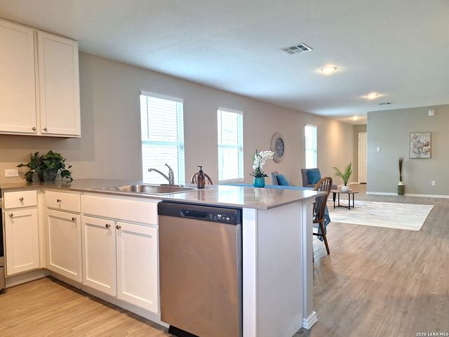 106 KAYDEN CT, Marion, TX 78124