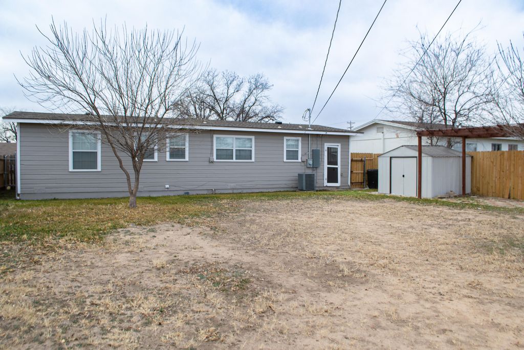 Image 10 of property listing at 2510 Glenwood Drive, San Angelo, TX 76901