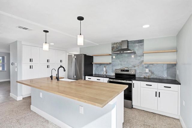 1073 ALSTON LANE, Englewood, FL 34223