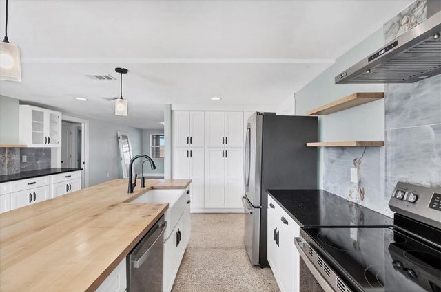 1073 ALSTON LANE, Englewood, FL 34223