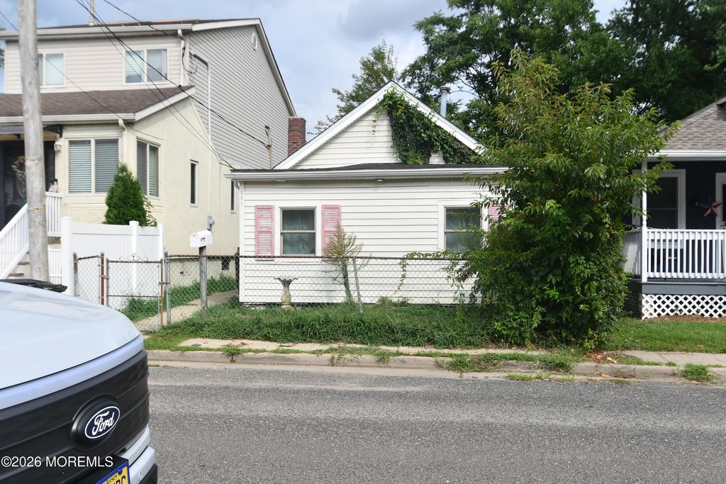 481 Center Avenue, Middletown, NJ 07748