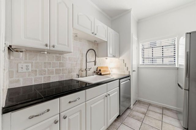 9850 Pagewood Lane 1009, Houston, TX 77042