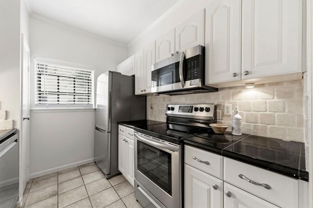 9850 Pagewood Lane 1009, Houston, TX 77042