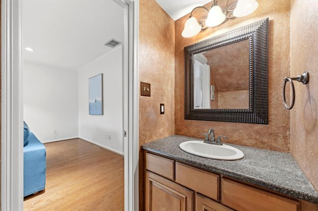 9850 Pagewood Lane 1009, Houston, TX 77042