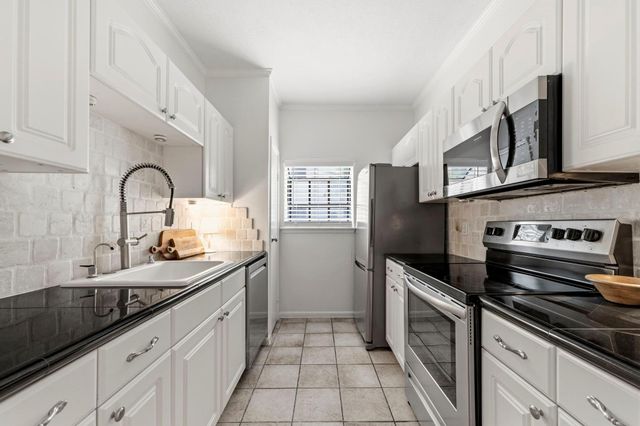 9850 Pagewood Lane 1009, Houston, TX 77042