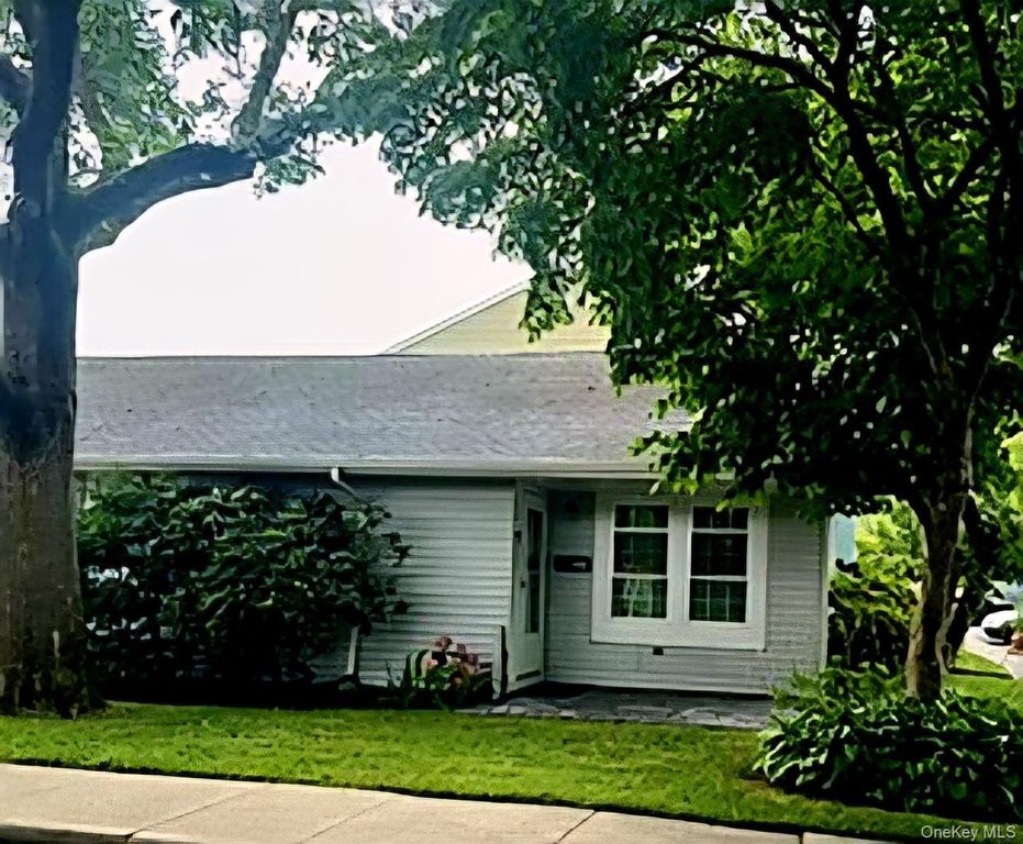 121 Whalers Cove, Babylon, NY 11702 — exterior