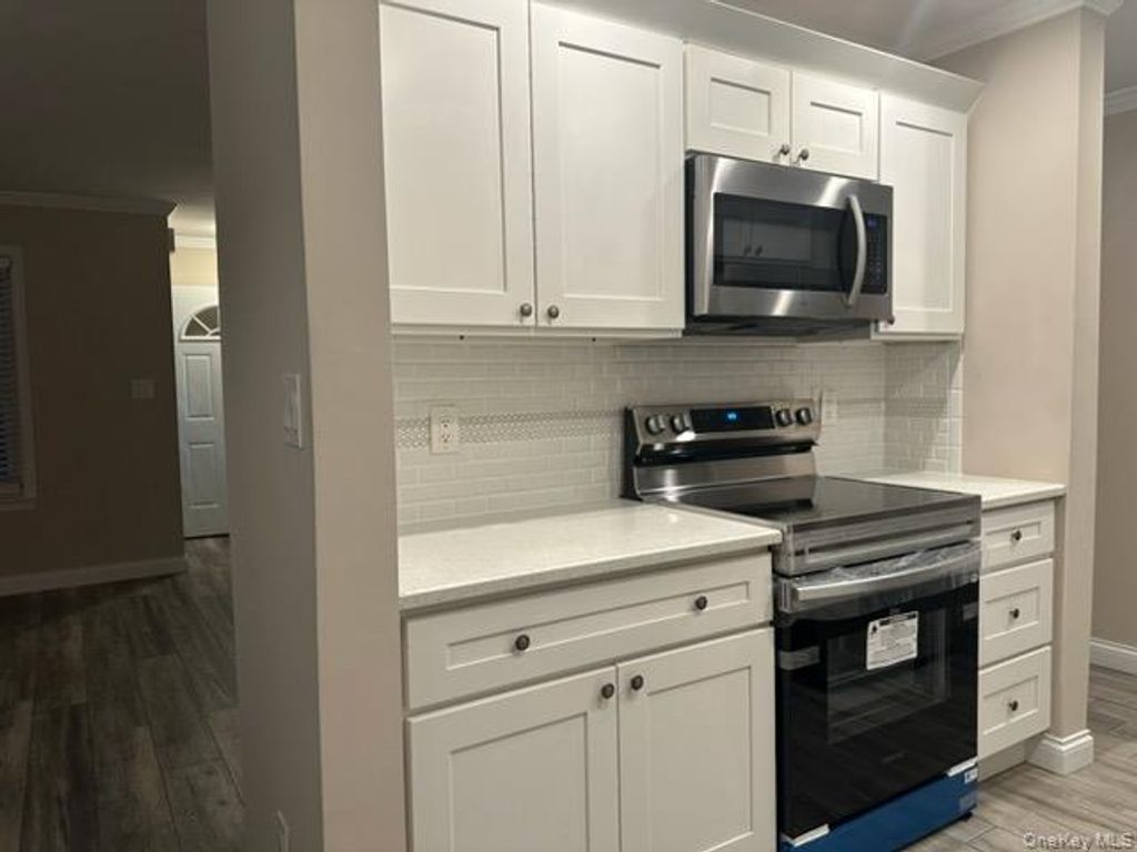 121 Whalers Cove, Babylon, NY 11702 — photo 3