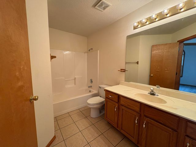 3242 W McClernon Street, Springfield, MO 65803