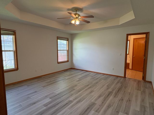 3242 W McClernon Street, Springfield, MO 65803