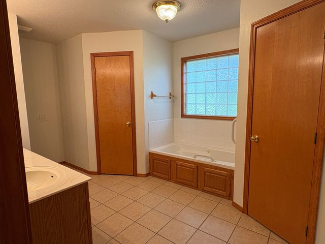 3242 W McClernon Street, Springfield, MO 65803