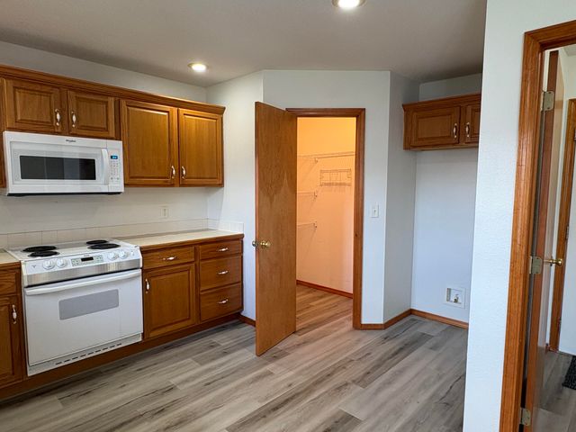 3242 W McClernon Street, Springfield, MO 65803