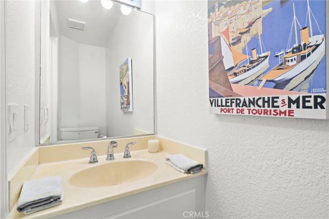 606 Lake Street 23, Huntington Beach, CA 92648