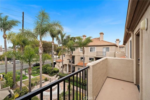 606 Lake Street 23, Huntington Beach, CA 92648