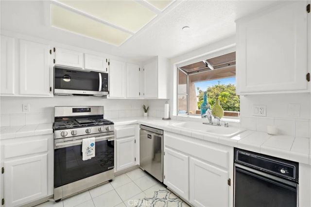 606 Lake Street 23, Huntington Beach, CA 92648