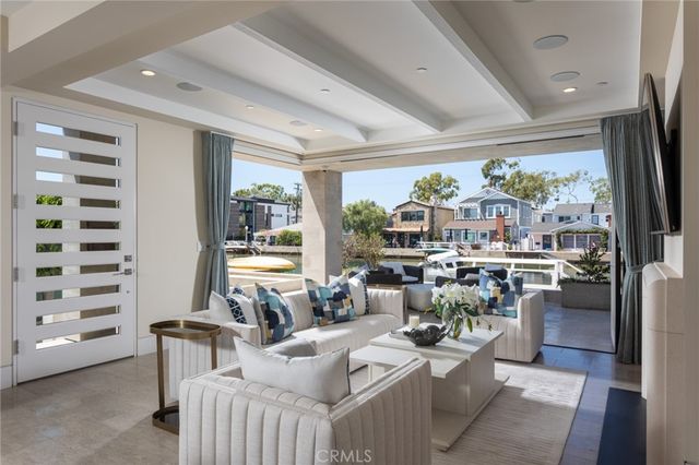 308     Grand Canal