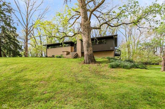 32 Circle Drive, Carmel, IN 46032
