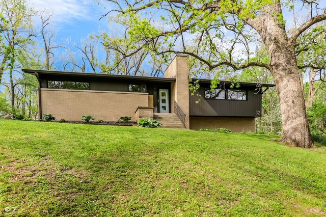 32 Circle Drive, Carmel, IN 46032