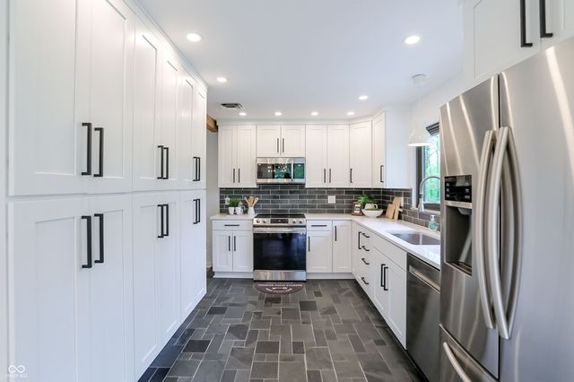 32 Circle Drive, Carmel, IN 46032