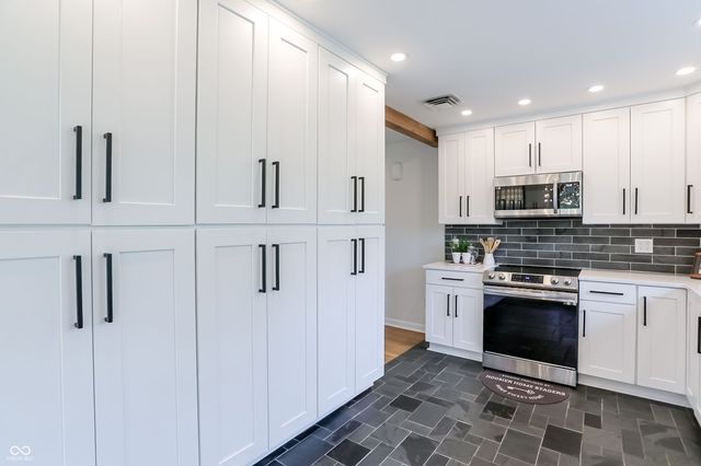 32 Circle Drive, Carmel, IN 46032