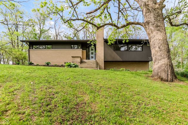 32 Circle Drive, Carmel, IN 46032