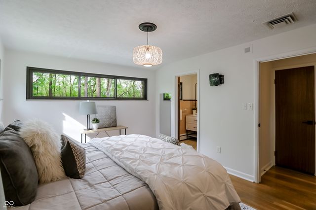 32 Circle Drive, Carmel, IN 46032