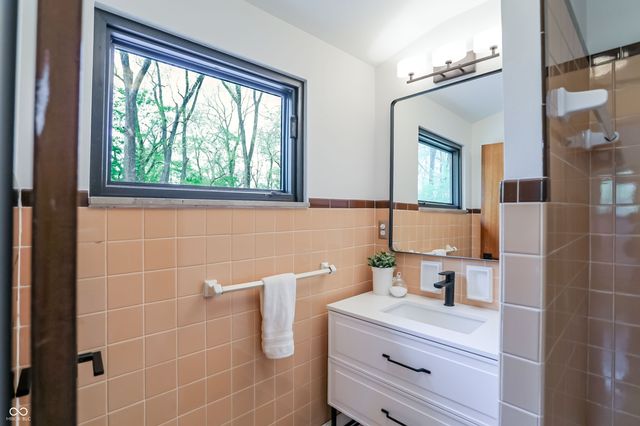 32 Circle Drive, Carmel, IN 46032