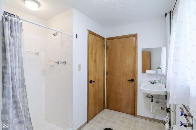 32 Circle Drive, Carmel, IN 46032