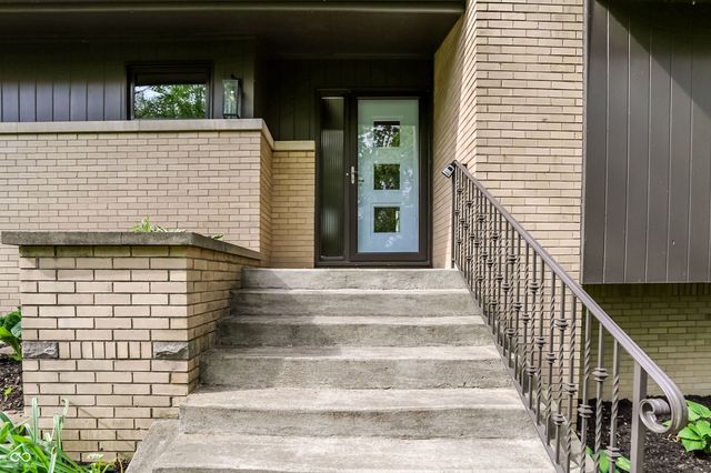 32 Circle Drive, Carmel, IN 46032