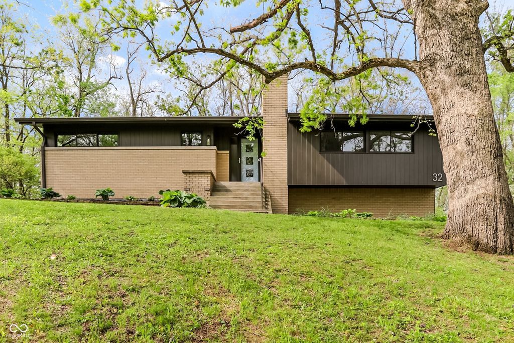 32 Circle Drive, Carmel, IN 46032