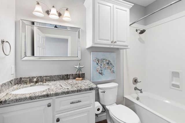 413 Jeanie Lynne Circle, Tiki Island, TX 77554