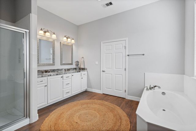 413 Jeanie Lynne Circle, Tiki Island, TX 77554