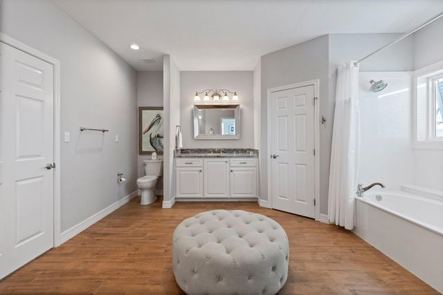 413 Jeanie Lynne Circle, Tiki Island, TX 77554