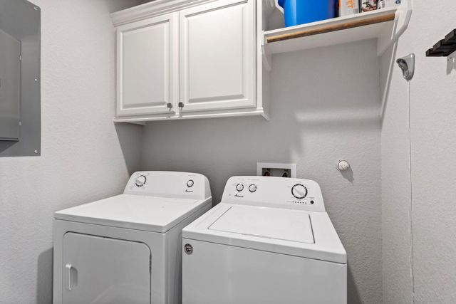 413 Jeanie Lynne Circle, Tiki Island, TX 77554