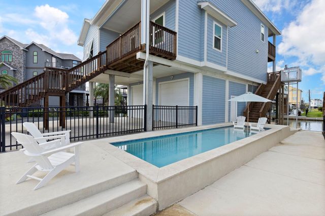 413 Jeanie Lynne Circle, Tiki Island, TX 77554