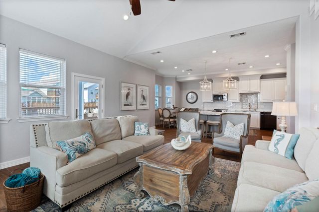 413 Jeanie Lynne Circle, Tiki Island, TX 77554