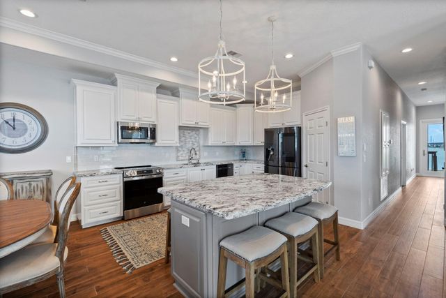 413 Jeanie Lynne Circle, Tiki Island, TX 77554