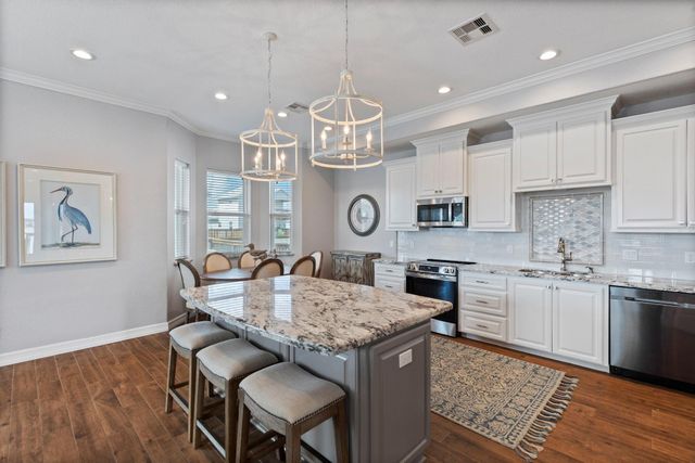 413 Jeanie Lynne Circle, Tiki Island, TX 77554