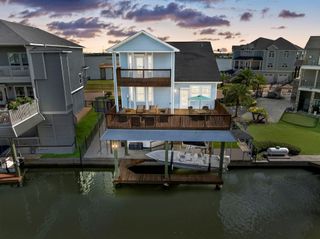 413 Jeanie Lynne Circle, Tiki Island, TX 77554