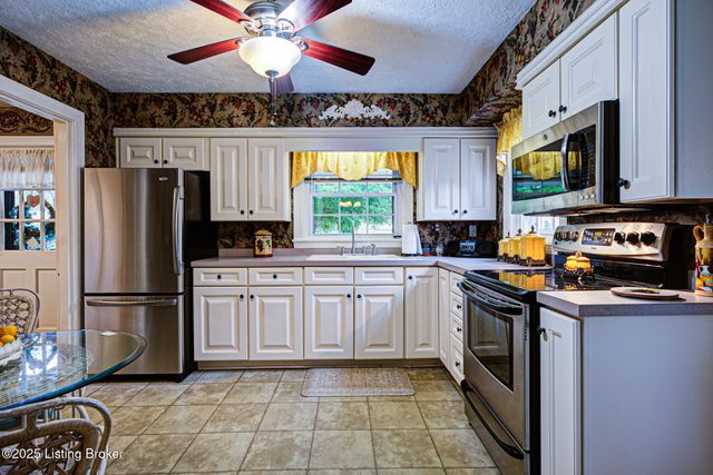 9610 Watterson Trail, Jeffersontown, KY 40299